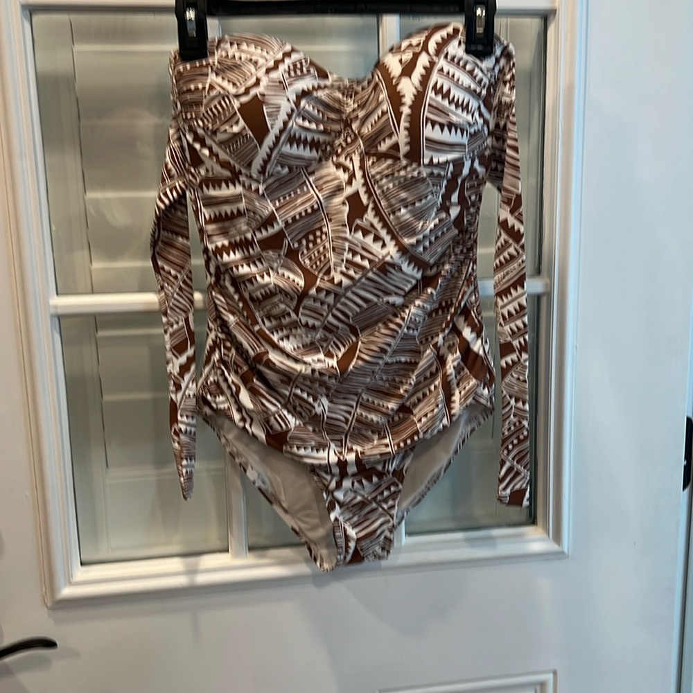 JMcLaughlin brown and white geo palm swimsuit!size 8